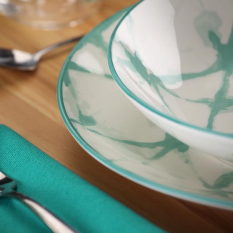 18-PIECE TURQUOISE POMPEIA DINNER SET