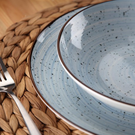 18-PIECE LUA BLUE DINNER SET