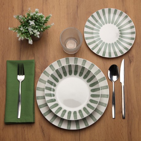 18-PIECE GREEN JUNGLE DINNER SET