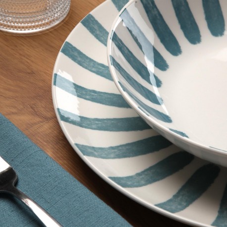 18-PIECE BLUE JUNGLE DINNER SET