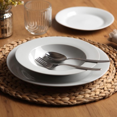 18-PIECE WHITE DINNER SET