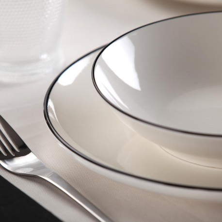 18-PIECE DINNER SET BURGUNDY BLACK