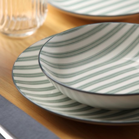 18-PIECE GREEN "ANNE" DINNER SET