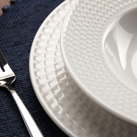18-PIECE WHITE WICKER EMBOSSED DINNER SET